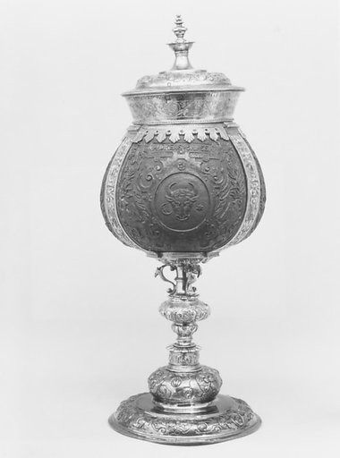 Standing cup with cover