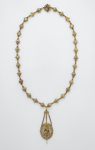 Heraldic chain with pendant badge