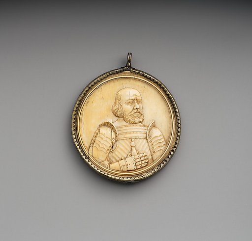 Medallion with portrait of Goetz von Berlichlingen and arms of Berlichlingen