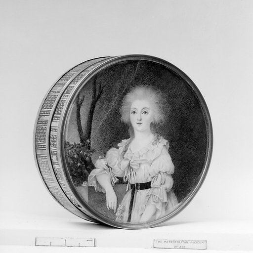 Box with portrait of a woman