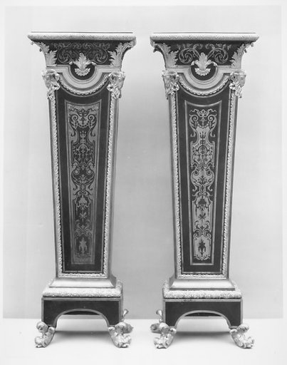 Pair of pedestals (gaînes)