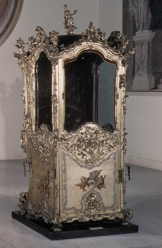 Sedan chair
