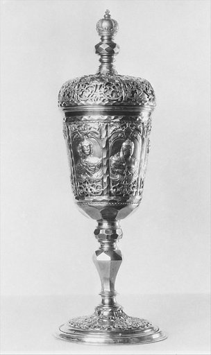Standing cup with cover