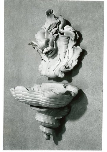 Wall fountain