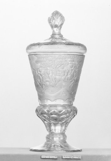 Standing cup with cover