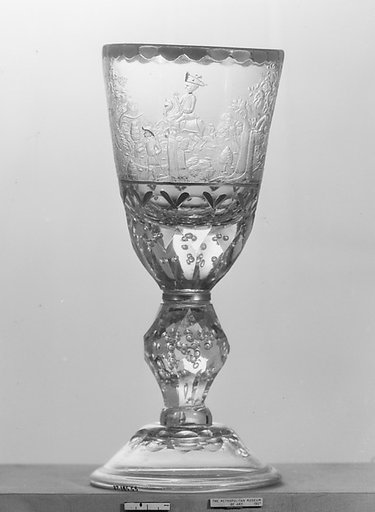 Standing cup