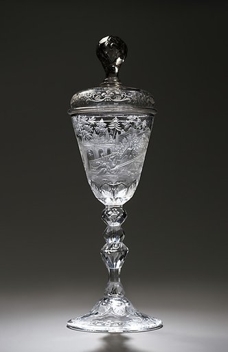 Standing cup with cover