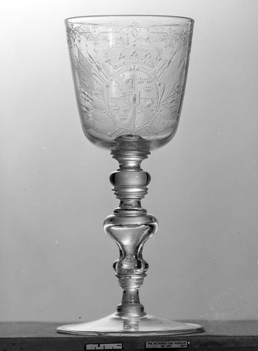 Standing cup