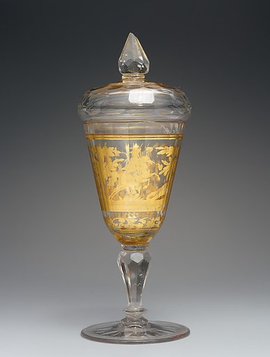 Standing cup with cover