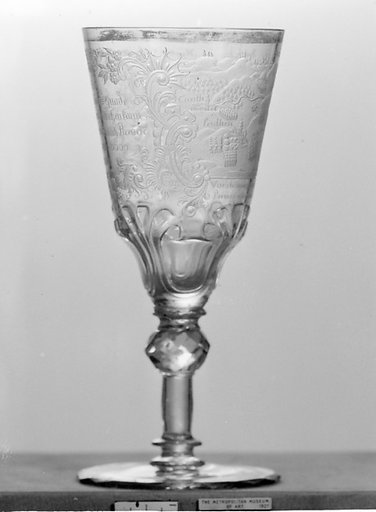 Standing cup
