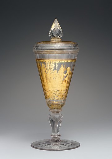 Standing cup with cover
