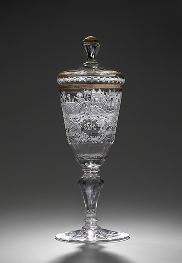 Standing cup with cover