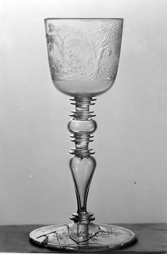 Standing cup
