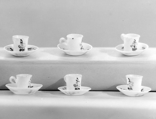 Miniature saucer (part of a dollhouse set)