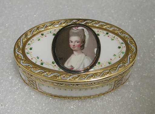 Snuffbox with portrait of a woman