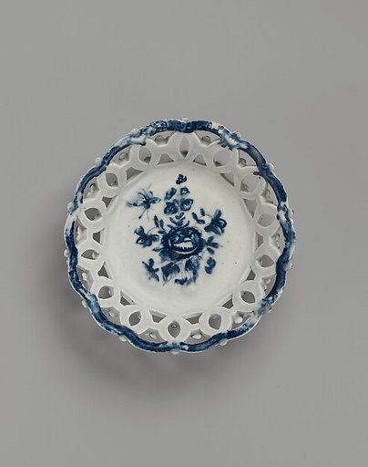 Openwork fruit basket