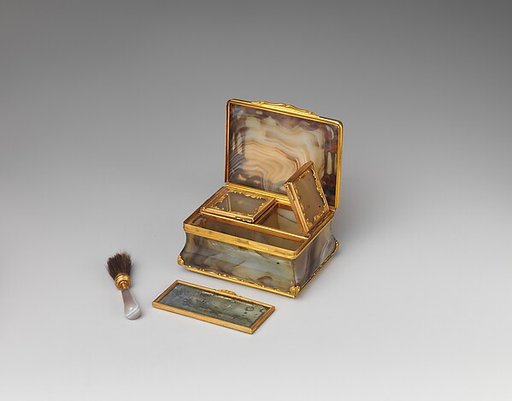 Box for rouge and patches