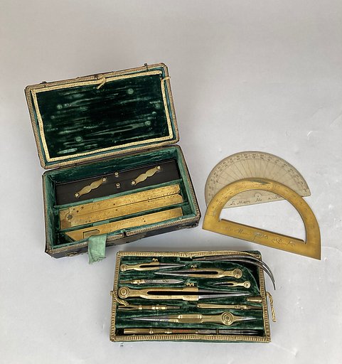 Draughtsman's instruments