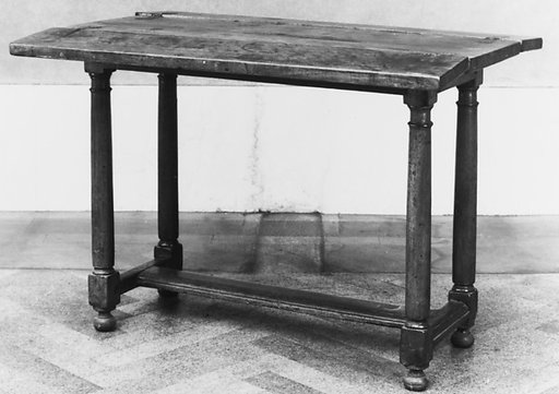 Drop-leaf table