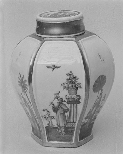 Tea caddy