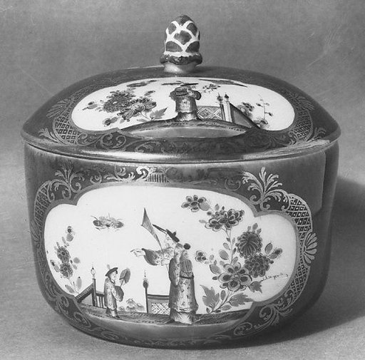 Sugar bowl with cover