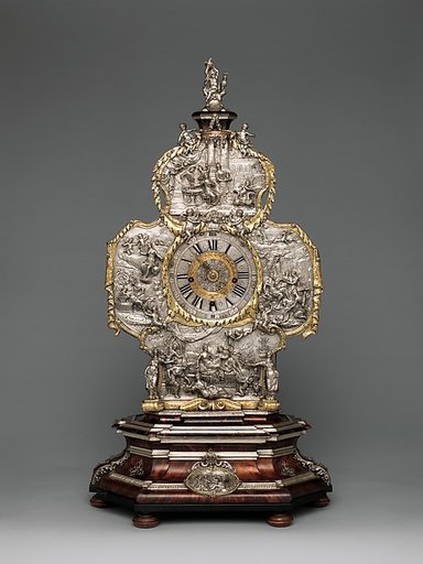 Mantel clock with alarm