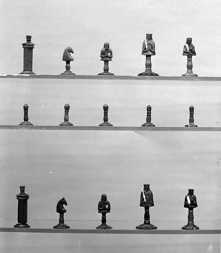 Chessmen (32)
