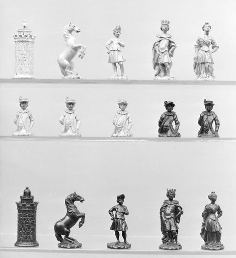 Chessmen (32)