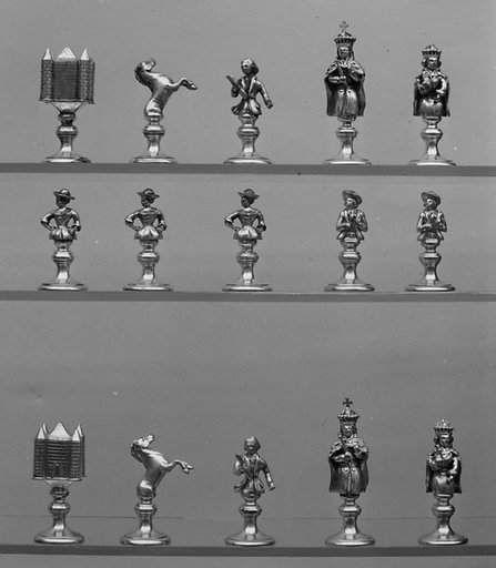 Chessmen (32)
