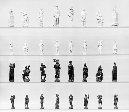 Chessmen (32)