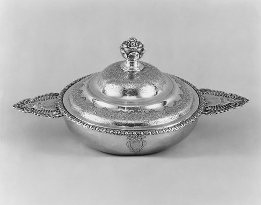 Broth bowl with cover (écuelle)