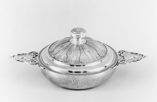 Bowl with cover (Écuelle)