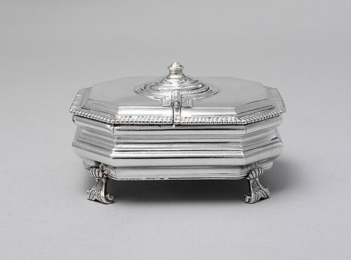 Spice box with grater