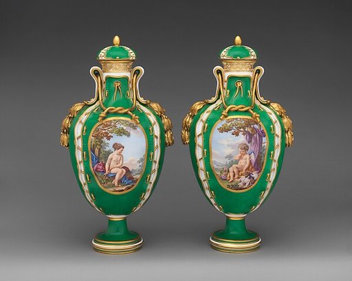 Vase (vase cuir) (one of a pair)