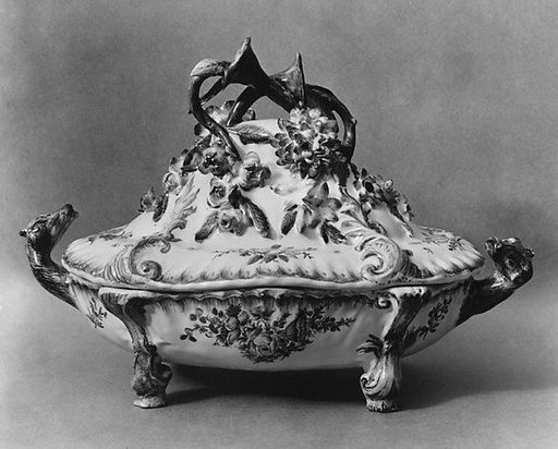 Pair of tureens with covers