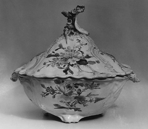 Tureen with cover