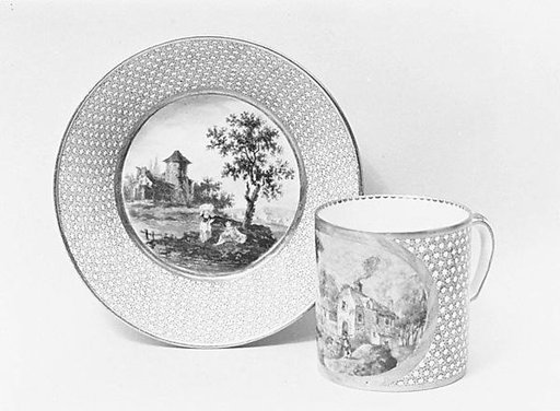 Cup and saucer (gobelet litron et soucoupe)