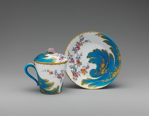 Cup with cover and saucer (gobelet à lait et soucoupe)