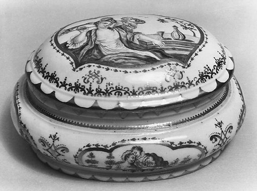 Sugar box with cover