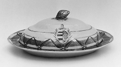 Meat dish with cover (part of a service)