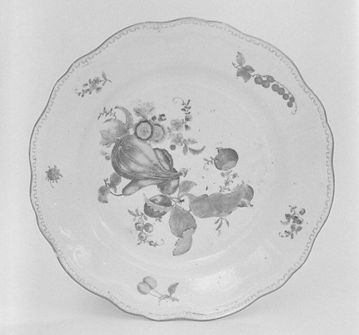 Dinner plate (part of a service)