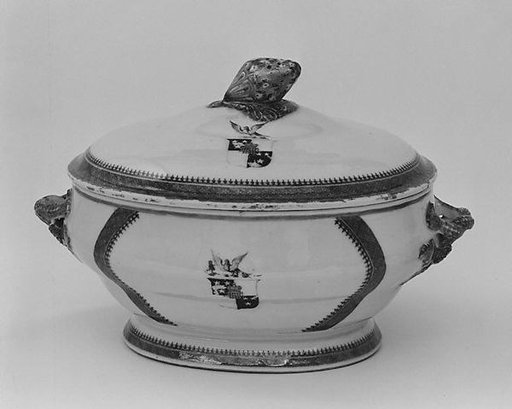 Tureen with cover (part of a service)