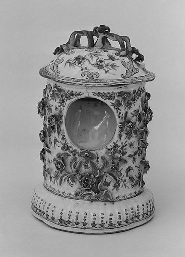 Watch holder with cover