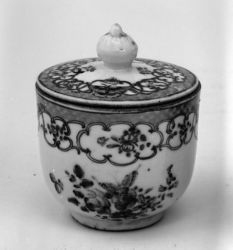 Custard cup with cover