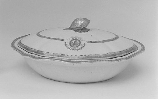Vegetable dish with cover
