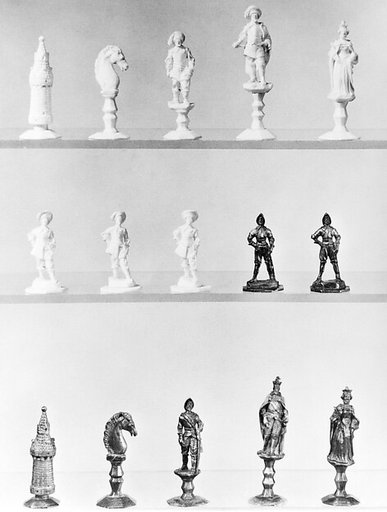 Chessmen (32) in box