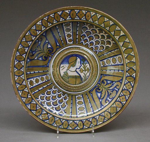 Dish for an ewer