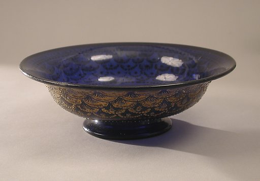 Bowl decorated with a fish-scale pattern