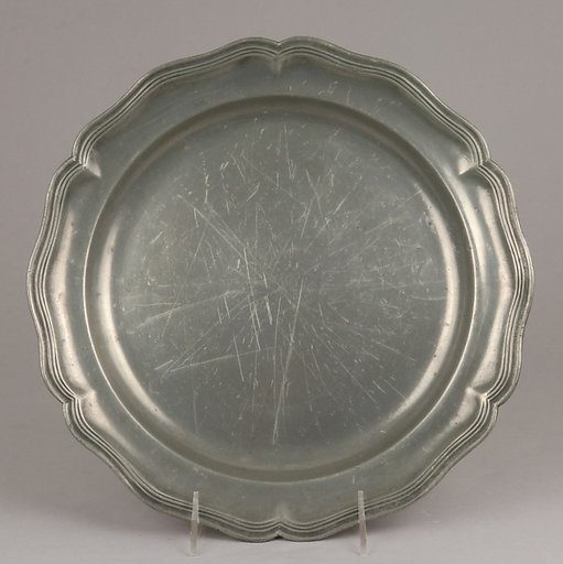 Pair of dishes