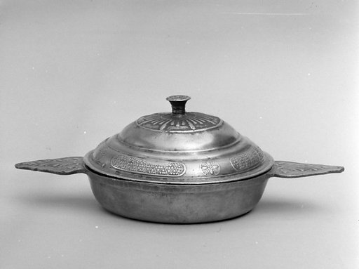 Dish with cover (écuelle)